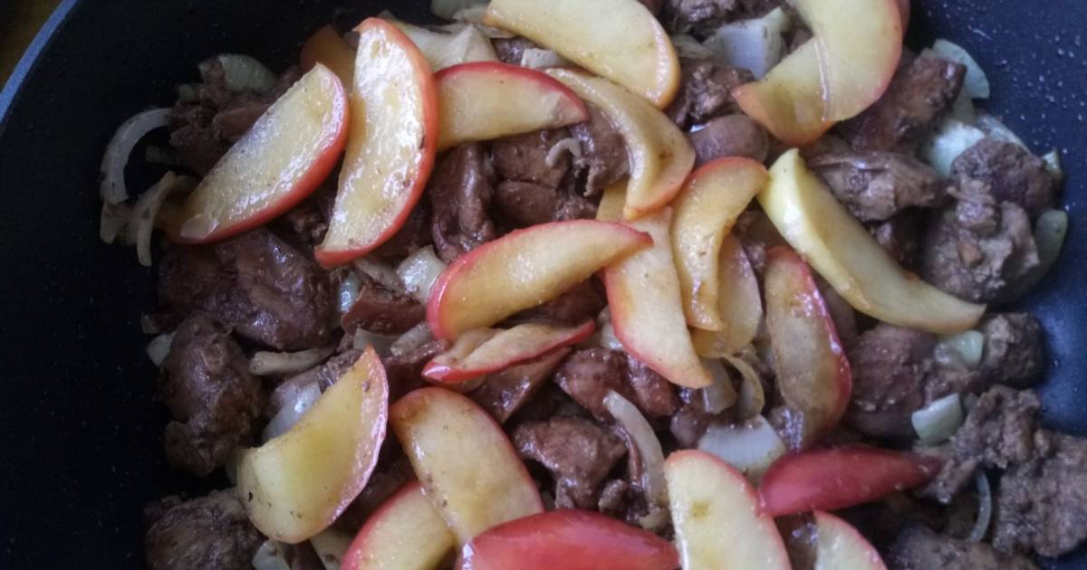 Рецепт куриной печени с яблоками и луком