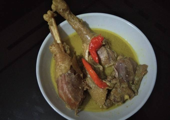 Opor Ayam Kampung Kuah Kuning