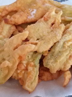 Foto di Fiori di zucchina in pastella di riso