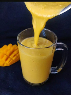 मैंगो बादाम मिल्क शेक(badam milk shake recipe in hindi) रेसिपी मुख्य फोटो