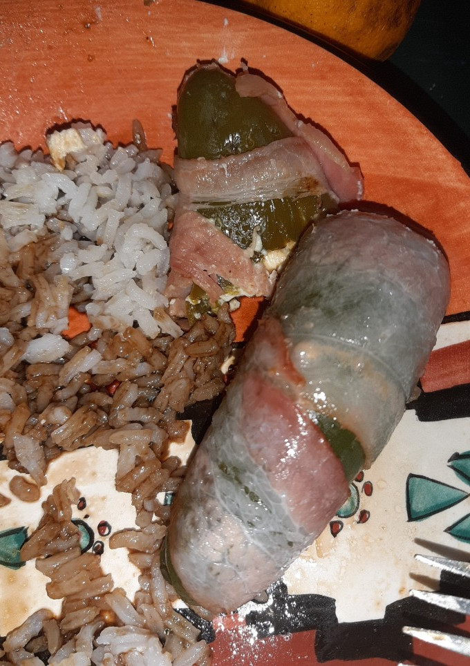Una foto de Chiles jalapeños rellenos de queso