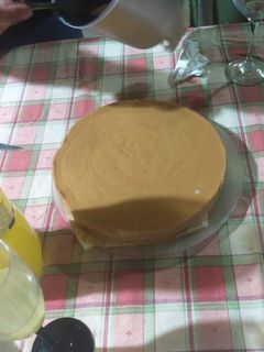 Una foto de Helado de dulce de leche, con pionono, chocolate caliente