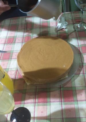 Una foto de Helado de dulce de leche, con pionono, chocolate caliente