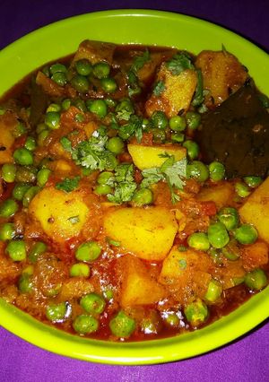 A picture of Matar aalo ki sabji.