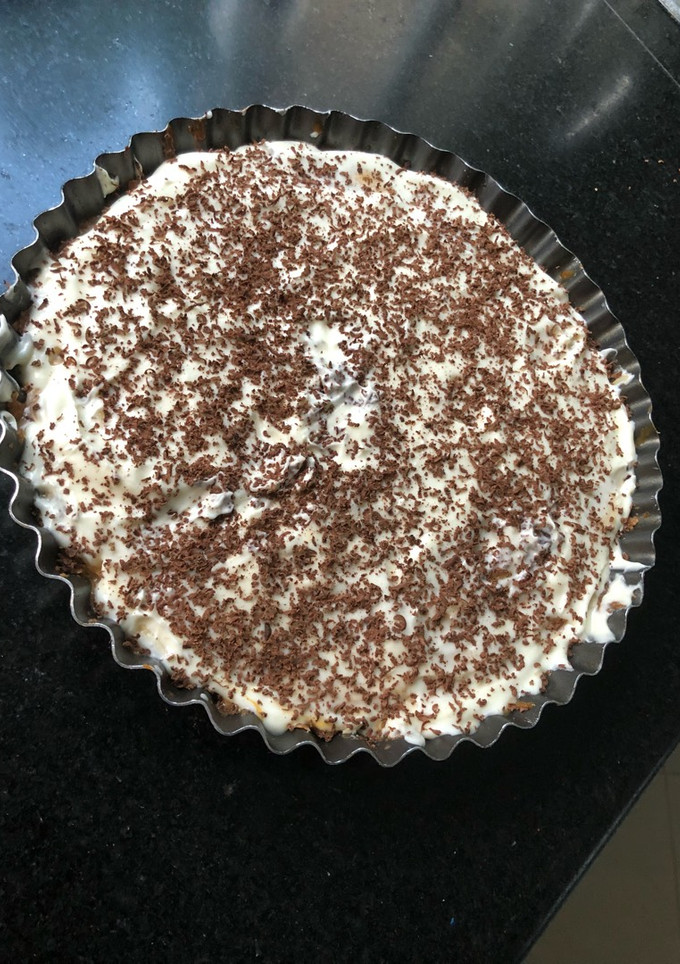 Una foto de Torta bomba!! Banana, dulce de leche, crema y chocolate🤤
