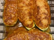 Una foto de calabacines rellenos