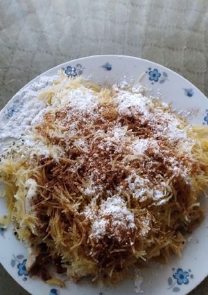 Una foto de Fideos al vapor comida árabe (es dulce y salado)