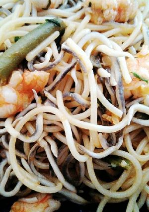 Foto principal de Pasta con langostinos y gulas