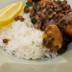 A picture of Curry de kale, zapallo y garbanzos.