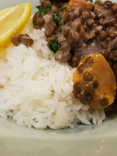 Una foto de Curry de kale, zapallo y garbanzos