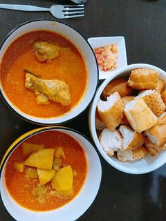 Hình của món Cà ri đùi gà nấu sữa.
