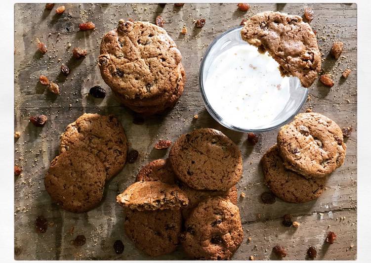 Biscotti di farina integrale d’avena con uvetta