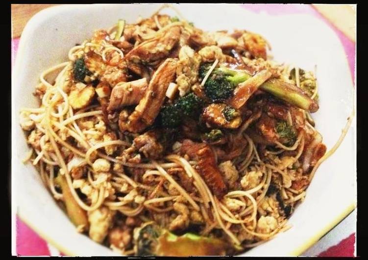 Broccoli and Chicken in Oyster-Soy Sauce with Shredded Egg Noodles