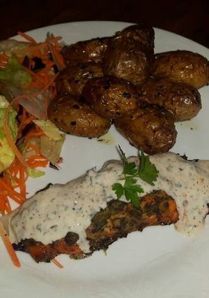 A picture of Herby grilled salmon fillets.