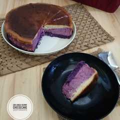 รูปของ Ube Ungu Burnt Cheesecake