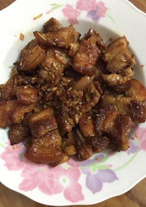 Hình của món Thịt ba chỉ rang sả ớt.