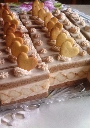 Fahéjas szelet piskótával és fehérboros krémmel recept fotója