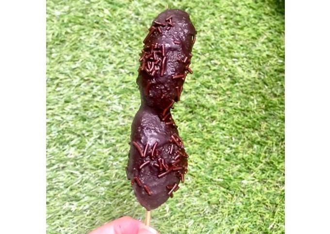 Langkah Mudah untuk Menyiapkan Es pisang coklat (es kul-kul) yang Lezat Sekali