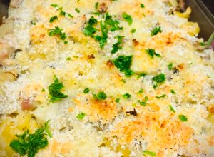 Una foto de Macarrones de pollo gratinados Japonés CHIKEN MACARONI GRATAN🇺🇾🇯🇵チキンマカロニグラタン