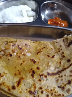 आलू पराठा (aloo paratha recipe in marathi) रेसिपी चे मुख्य फोटो