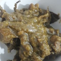 Simple chicken in green gravy A picture of Simple chicken in green gravy.