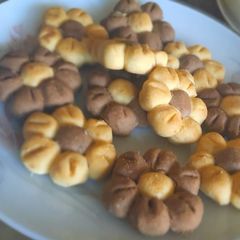 A picture of Flower cookies.