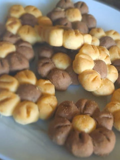A picture of Flower cookies.