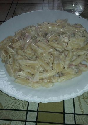 Una foto de Macarrones carbonara