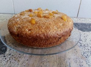 Una foto de Torta vegana de ciruelas amarillas 🌱