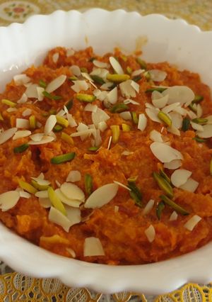 ગાજરનો હલવો (Gajar Halwa Recipe In Gujarati) રેસીપી મુખ્ય ફોટો