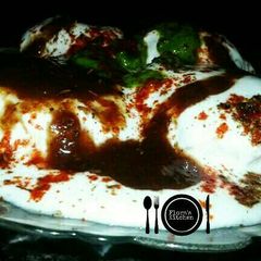 A picture of Dahi vada.