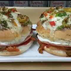 A picture of Pizza pepperoni burgers||stuffed pizza pepperoni burger.