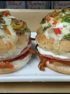 A picture of Pizza pepperoni burgers||stuffed pizza pepperoni burger.