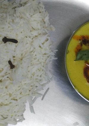 A picture of Pyaj pakoda kadhi.