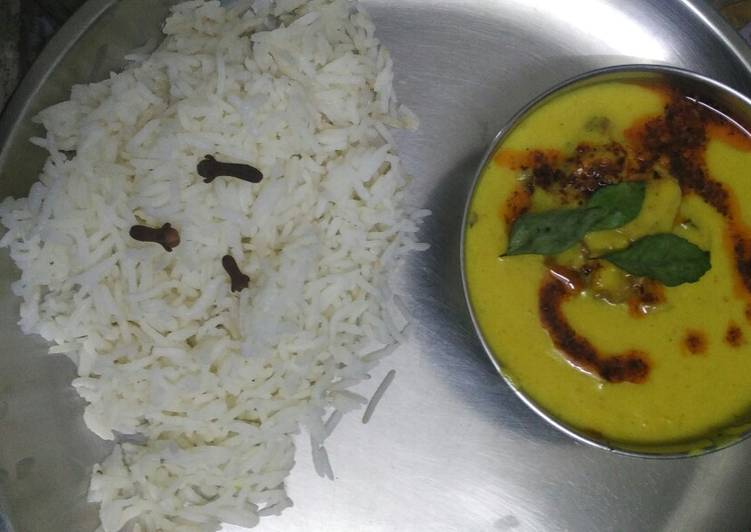 Pyaj pakoda kadhi