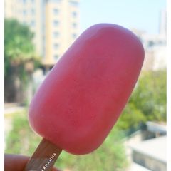 A picture of Strawberry Ice cream.