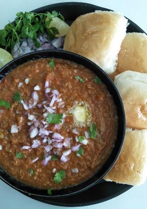 A picture of Paav Bhaaji (Mix Vegetable With Aromat Spices).