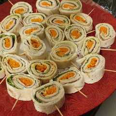 A picture of Rollitos de wraps.
