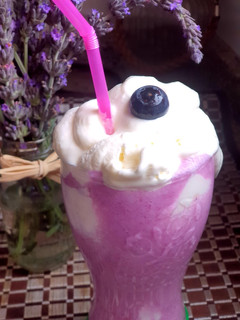 Una foto de Smoothie de arándanos 💜 con aceite de coco y leche de avena