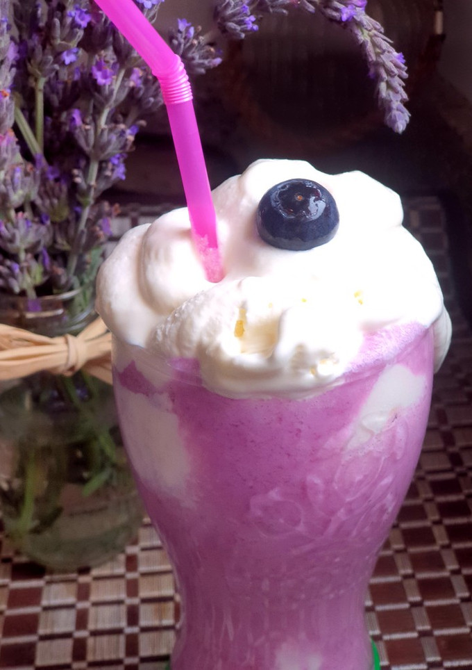 Una foto de Smoothie de arándanos 💜 con aceite de coco y leche de avena
