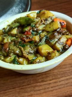 আলু বেগুন দিয়ে রুই মাছের তেল (Alu begun diye rui macher tel recipe in bengali) রেসিপির প্রধান ছবি