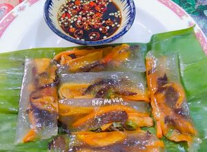 Hình của món Bánh bột lọc chay nhân tàu hủ ky,nấm mèo và cà rốt.