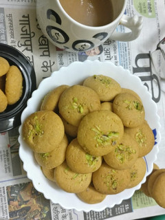 कोकोनट ऑरेंज कुकीज़ (coconut orange cookies recipe in Hindi) रेसिपी मुख्य फोटो