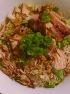 Una foto de Ensalada de quinoa con pollo