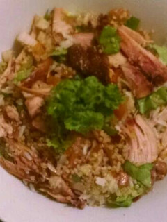 Una foto de Ensalada de quinoa con pollo