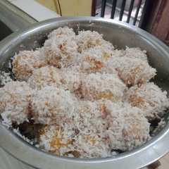 A picture of Klepon ubi jalar.
