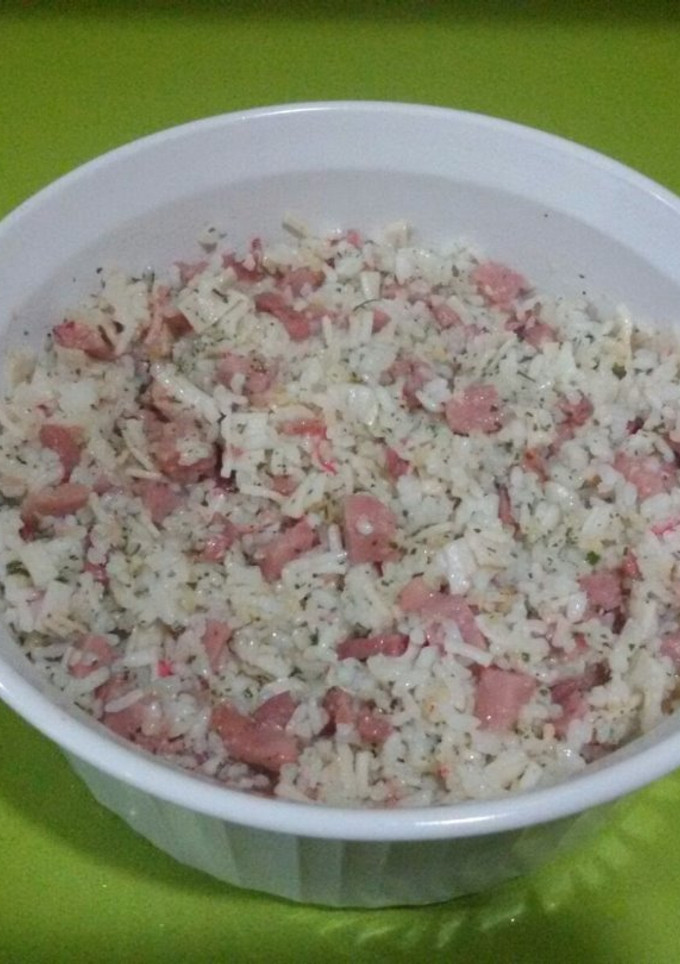Una foto de Ensalada de arroz al ajillo con thermomix