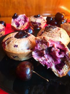 Una foto de Muffins de cereza fit