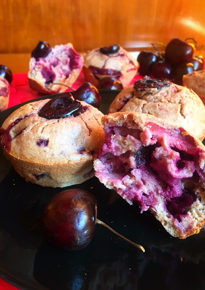 Una foto de Muffins de cereza fit