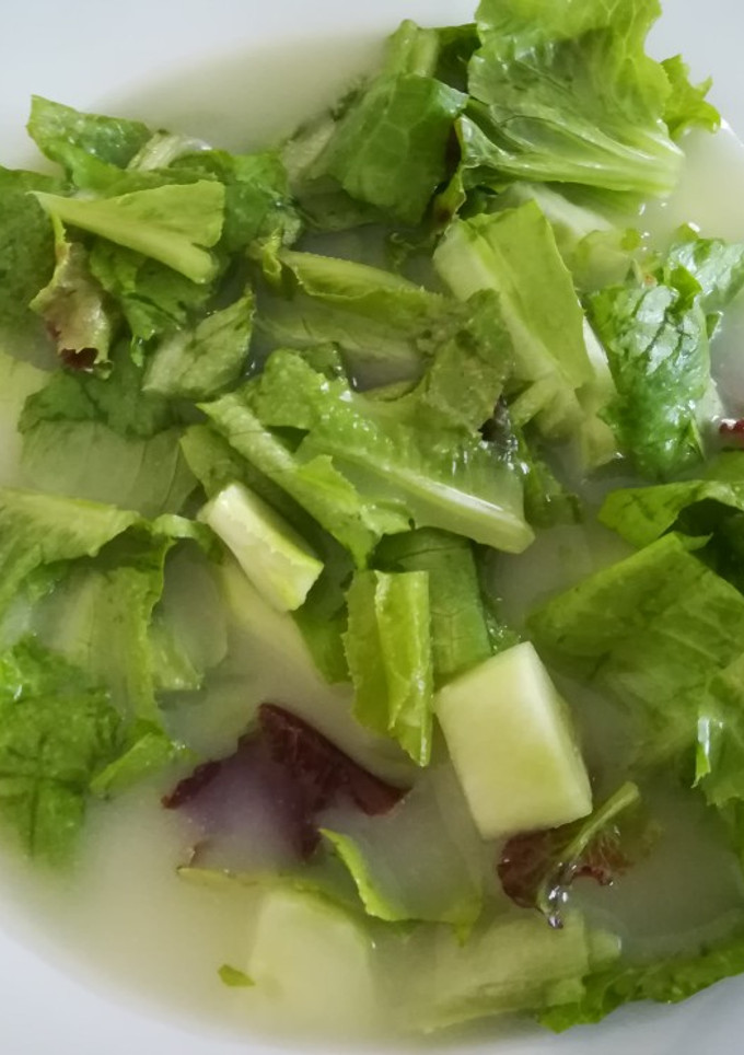 Una foto de Sopa de lechuga veraniega